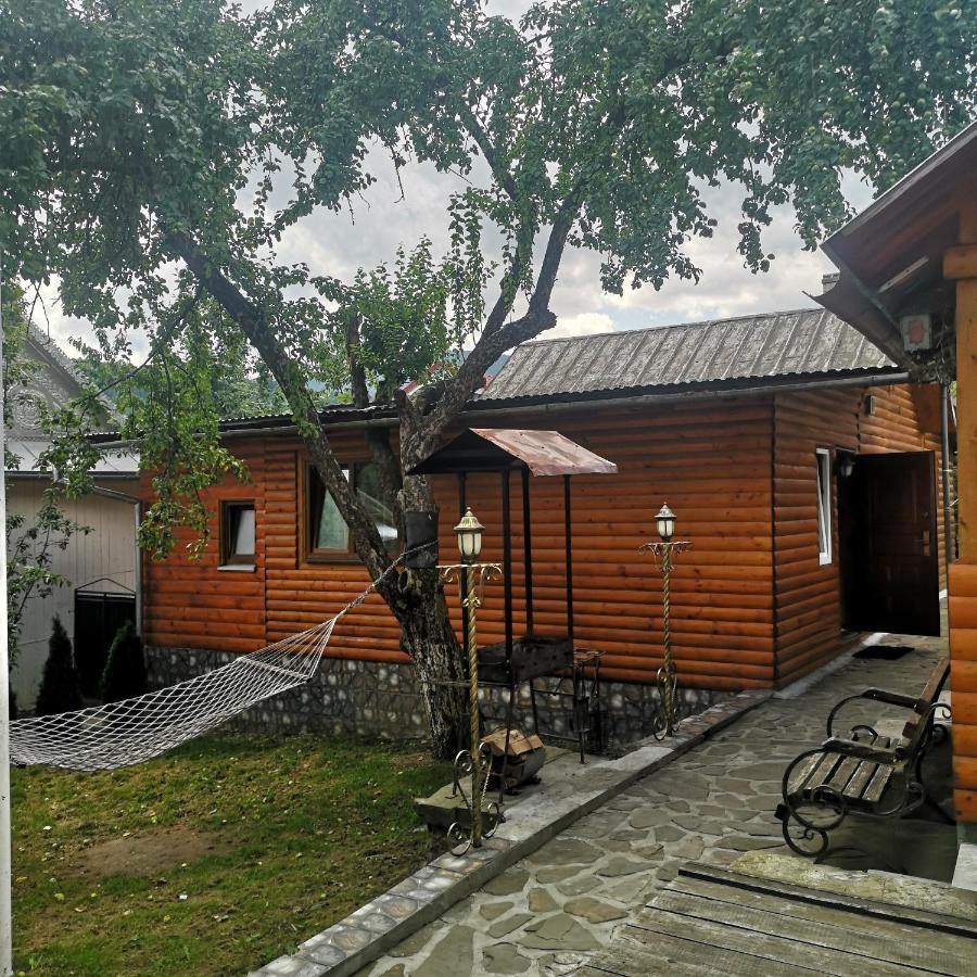 Kotiedzh U Mariny Villa Jaremtje Exteriör bild