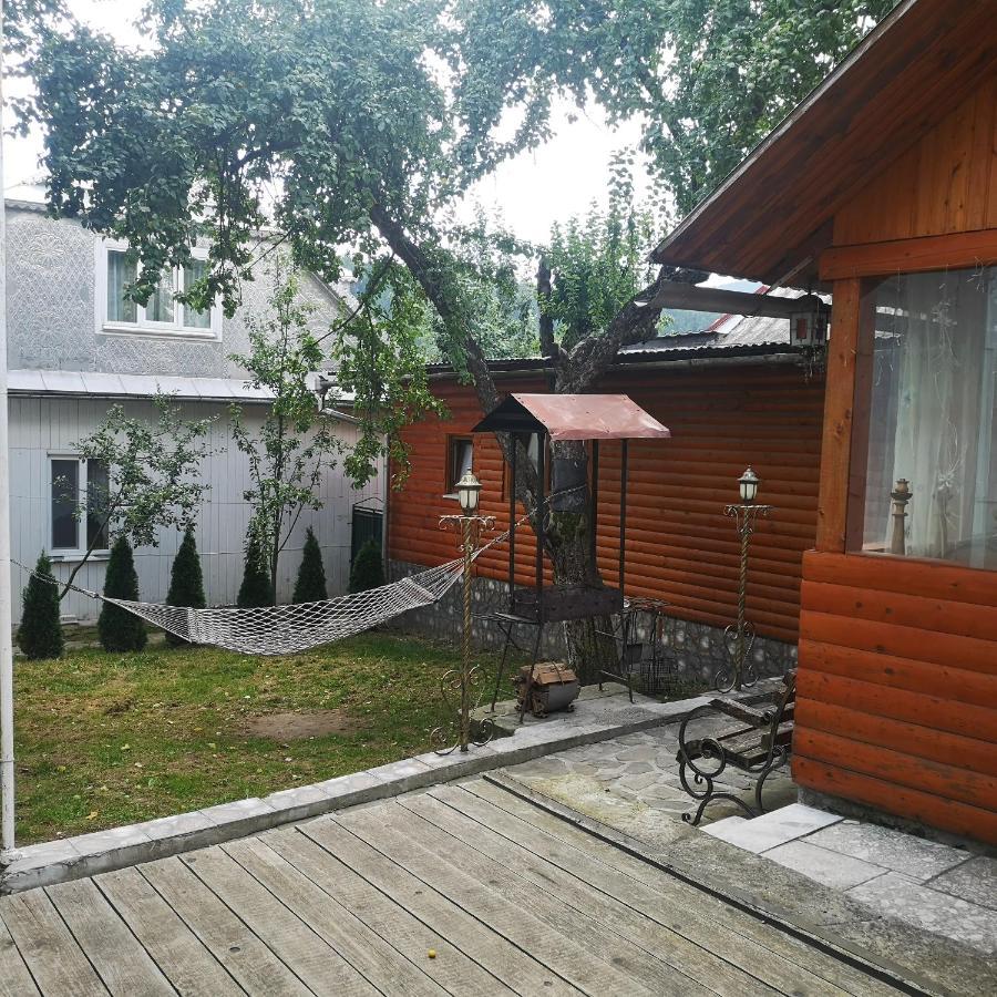 Kotiedzh U Mariny Villa Jaremtje Exteriör bild